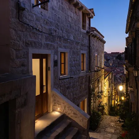 Old Town Olive Appartement *